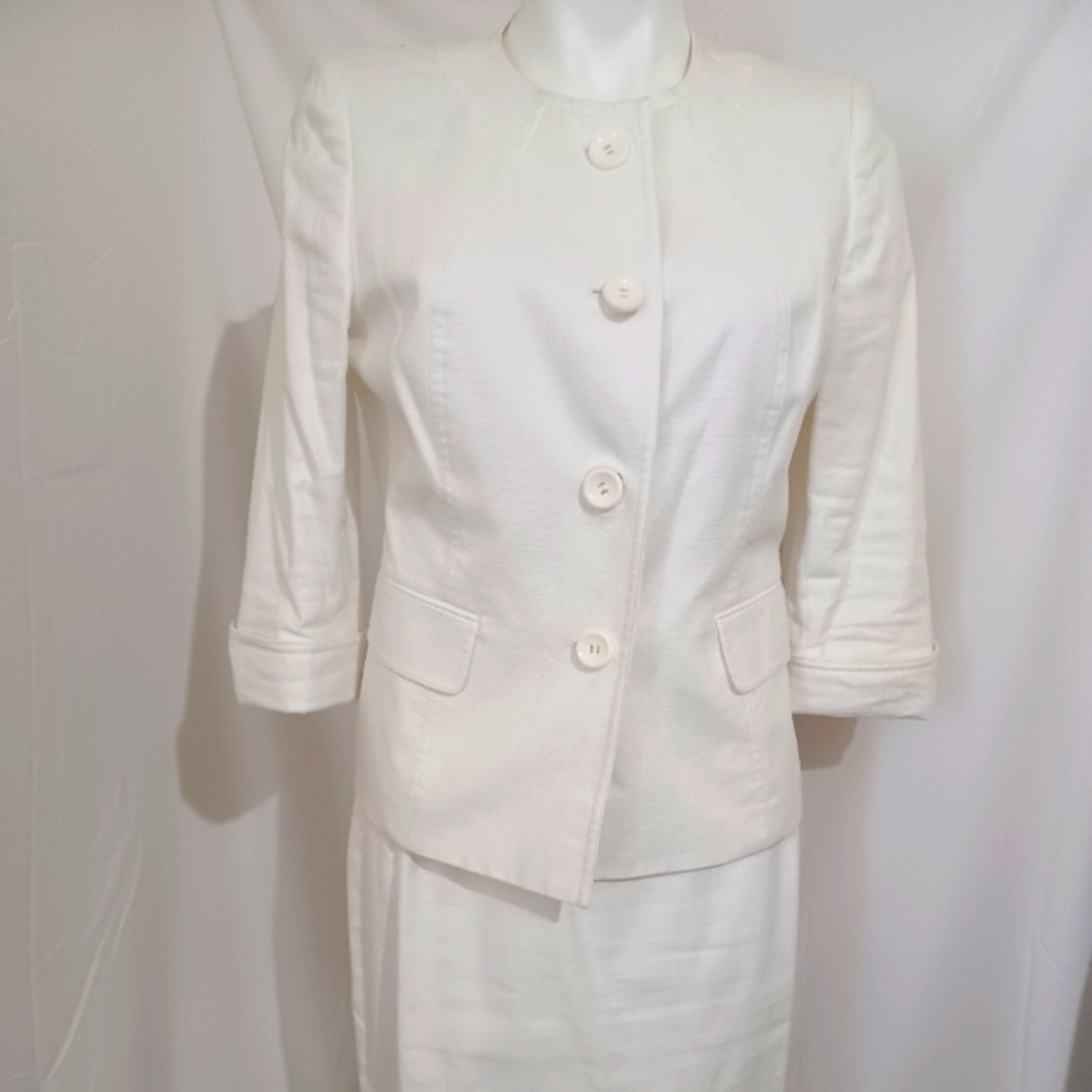 SOLD - 💜 LeSuit Skirt Suit